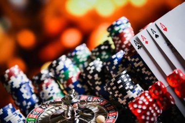 Live poker table on dafa toto mobile app showing dealer and player seats